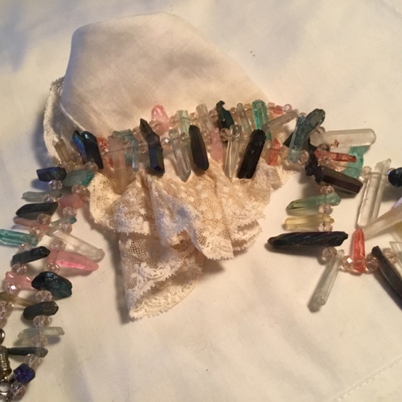 PRISM ELONGATED MULTICOLORED CRYSTAL & QUARTZ. NECKLACE MAGNETIC CLOSURE - Picture 2 of 8